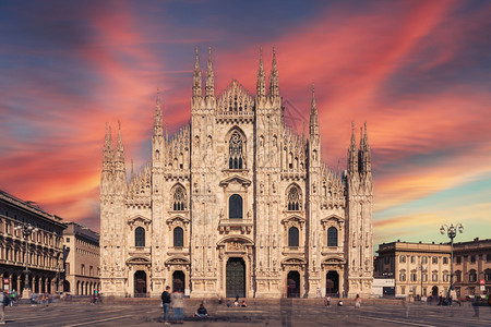 欧洲的意大利米兰迪奥莫拉诺大教堂日落意大利米兰奉献旅行图片