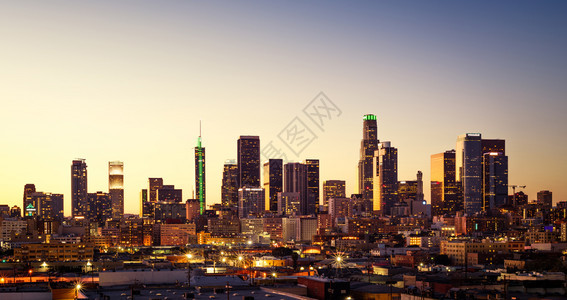 日落时洛杉矶市中心天线洛斯好莱坞建筑物图片