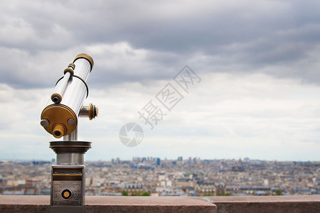 建筑学著名的全景Montparnasse巴黎望远镜观测器和城市日间天际望远镜观测器和城市天际图片