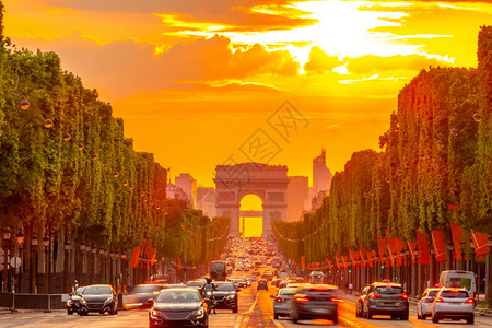 运输金的户外法国色夏日落巴黎CracdeTriomphe的CampsElysees和巴黎ChanpsElysees的汽车交通图片