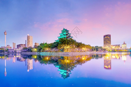 白色的塔日本樱花季广岛城堡日本樱花季美丽的图片