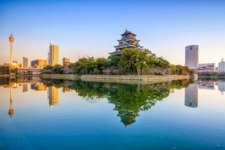 日本城市绿色日本樱花季广岛城堡日本樱花季暮节背景