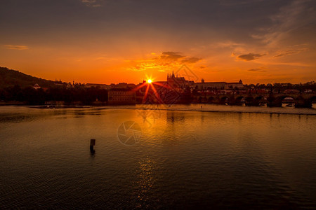 目的地镇布拉格日落时的图片全景捷克塔图片