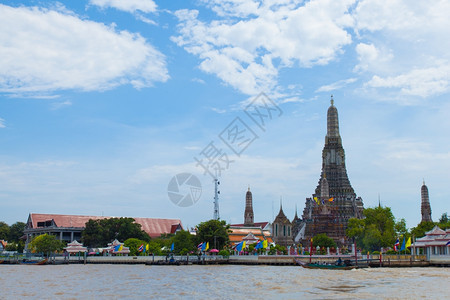 泰国佛教WatArunB曼谷斯克等主要景点塔和邻近河流东南图片