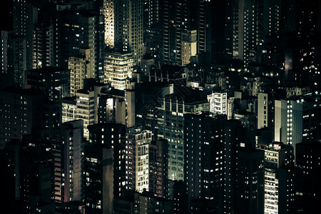 具有明亮摩天大厦照的香港空中观察全景的抽象未来夜间城市风景办公室摩天大楼建造图片