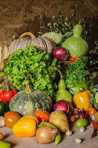 蔬菜草和水果作为烹饪的原料草药花园胡萝卜图片