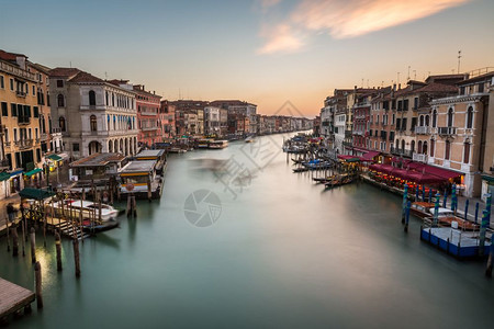 从意大利威尼斯Rialto桥对大运河的视图场景观欧洲图片