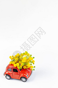 行进俄罗斯莫科2019年月3日019年3月8日国际妇女节卡配有玩具模型回汽车的玩具旧在白背景华伦人节上送花束春天旅行图片