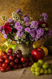 与果实相伴的永生和一朵美丽的花食物农业万圣节图片