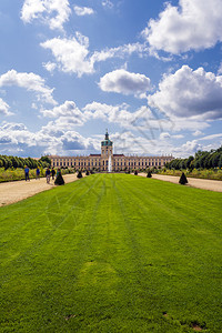 贵族德国柏林2019年8月6日夏洛滕堡皇宫史豪斯夏洛滕堡和德国柏林花园夏洛滕堡宫殿和德国柏林花园纪念碑遗产图片