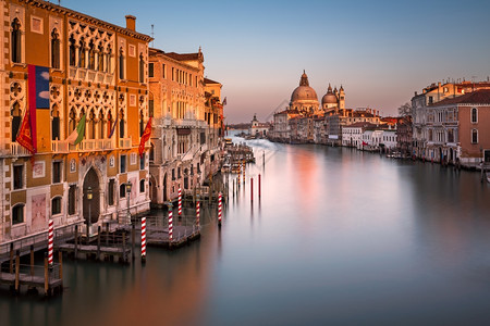大运河和意利威尼斯Accadamiemia大桥圣玛丽亚教堂屋宗图片