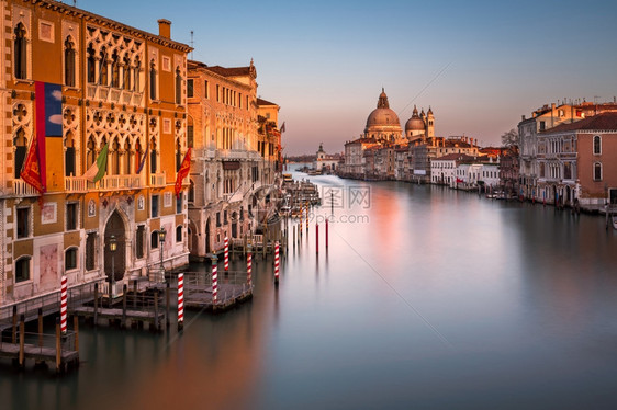 大运河和意利威尼斯Accadamiemia大桥圣玛丽亚教堂屋宗图片