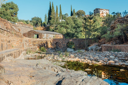 西班牙埃斯特雷马杜拉卡梅塔塞雷埃特马杜拉的罗桥和自然池范围脖子旅行图片