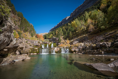 Ordesa和montePerdido公园的瀑布威斯卡阿拉贡西班牙绿色蒙特国民图片