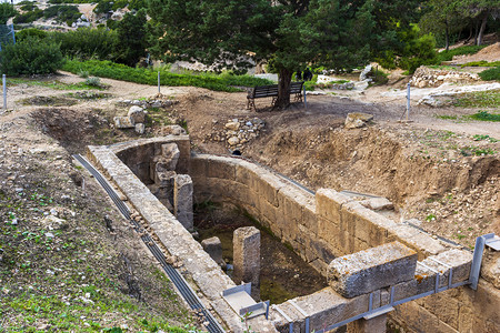 风景观光科林西亚希腊赫拉利梅尼亚圣殿以西的双尖池遗址希腊赫拉利梅尼亚圣殿以西的双尖池遗址图片