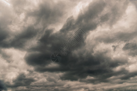 美丽的雷雨抽象可怕史诗般背景暴风雨的天空雷前有乌云和图片