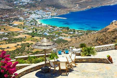 绿色真实的希腊美丽阿摩戈斯岛Aegialis大海滩的景色旅行风图片