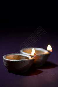 兰戈里迪瓦利庆典期间点亮的彩色粘土Diya灯贺卡设计印度光节名为Diwali宗教的火图片