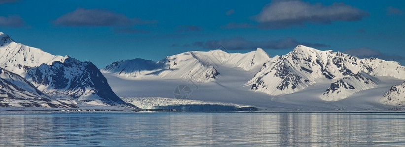 海洋环境冰山白雪皑的脉奥斯卡二世土地北极斯匹次卑尔根瓦巴挪威欧洲图片