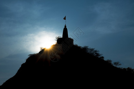 雕塑建筑学崇拜太阳在拉贾斯坦邦印地安那的一座山丘寺上落下图片