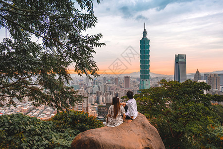 台北市景10楼金融城股Taiwanstocks的天线下市中心景观金的图片