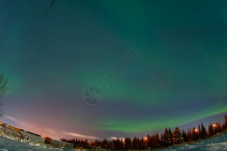 北极星灯场景方夜空中的极光高层大气中空粒子的电离北方夜空中的极光图片