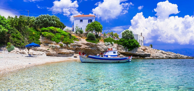 萨莫斯岛美丽的希腊景色海滩美丽的利姆尼奥纳斯希腊夏日周海岸线水图片