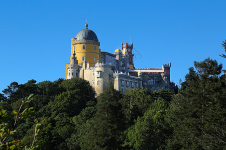 华丽的葡京Pena宫是葡萄牙辛特拉市一个浪漫的宫殿位于葡萄牙辛特拉市佩纳图片