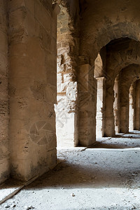 竞技场拱道罗马安菲修院内的拱门游客图片
