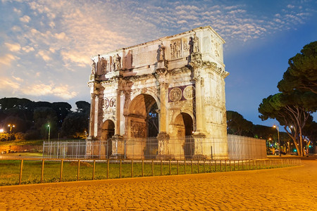 意大利罗马君士坦丁大拱门夜景意大利罗马著名的竞技场古老图片