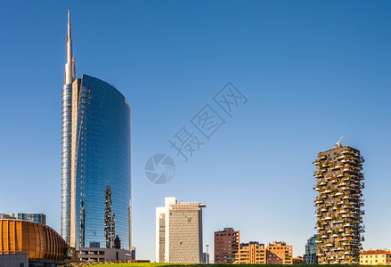 天空城市景观摩大楼意利伦巴迪米兰伊索拉区建筑物总视图意大利隆巴迪米兰伊索拉区建筑物最右侧一般视图意大利伦巴迪米兰伊索拉区建筑物图图片