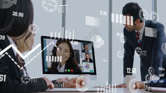 团体企业员工视频电话会议中商务人士的创意视觉营销数据分析和投资决策制定的数字技术概念企业员工视频电话会议中商务人士的创意视觉们为图片
