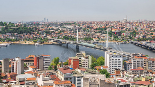 私人的房屋外部土耳其伊斯坦布尔071329土耳其阿塔图尔克大桥最景色在土耳其伊斯坦布尔市和阿塔图克大桥的夏季天顶图片