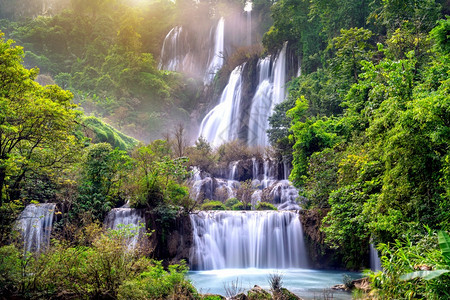 美丽山自然Tak省的ThiLoSuTeeLor瀑布是泰国最大的瀑布图片