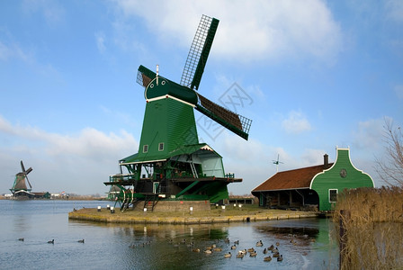荷兰ZaanseSchans谷村传统杜丘风力机场宁静旅游冷冻图片
