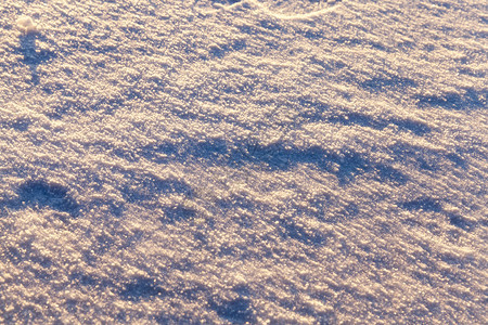 框架多于等级冬季的雪流冬季的雪拍到在下后出现的寒冬图片