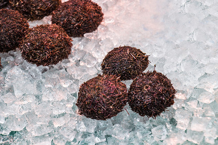 鱼库罗蒙一八市海产食品加冰的白盘子上新鲜清青菜特选焦点健康虾图片