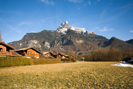小木屋法国阿尔卑斯山附近村舍屋顶图片