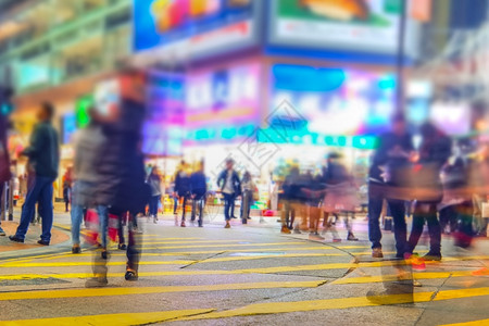 人们在拥挤的夜市街上行走以及堆肥商场香港模糊效应的形象城市镇旅行图片