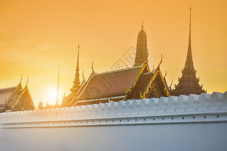 大王宫翡翠佛的圣殿WatPhraSiRattanaSatsadaram清晨在泰国曼谷城的Watphrakaew日落天空萨达拉姆图片