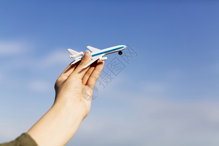 象征旅行的玩具飞机手分辨率和高质量精美照片玩具飞机手高质量和分辨率精美照片概念夏天图片