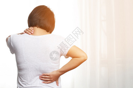 后背疼痛程度较低通常由肌肉伤枕头骨折引起的腰痛关节炎办公室高清图片素材