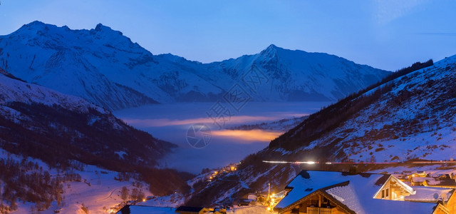 海云和大山的滑雪度假胜地在幕后范围全景冰川图片