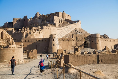 历史旅行者伊朗巴姆地震摧毁后重建期间的ArgeBam岗楼图片