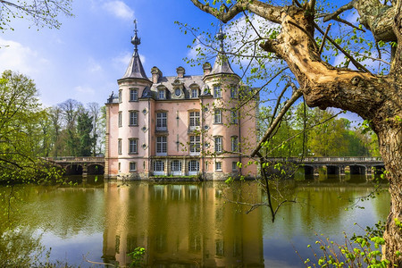 省户外旅游比利时的浪漫城堡Poek在Aalter市东弗拉德尔图片
