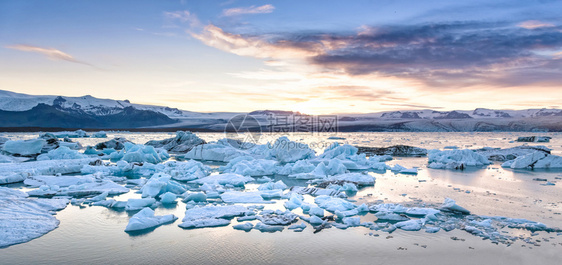 欧洲凉爽的景观Jokulsarlon冰川环礁湖日落时冰山的美丽景象冰岛全球升温概念图片