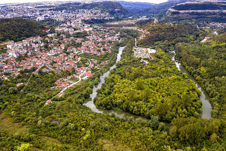 保加利亚VelikoTarnovo市空中视图和延特拉河曲线结石风景优美户外图片