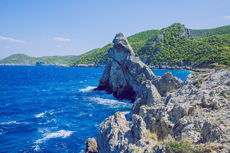 晴天2019年月3日蓝色海希腊山丘和水九月海滨图片