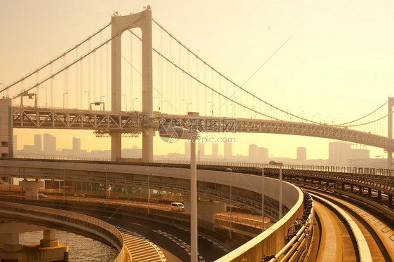 城市的本州从日洪苏康东区京小田的悠里卡美单轨线进入彩虹桥亚洲图片