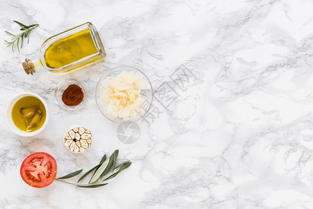 意大利语厨房烹饪高清晰度照片拍摄各种含有油白色大理石的成分背景为油白色大理石的高品质照片量图图片